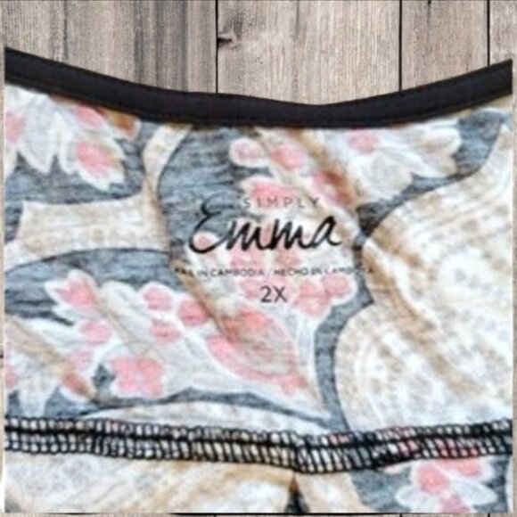 Simply Emma Plus Size Women's T-Shirt Red Black Paisley Floral size 2X - Picture 9 of 9